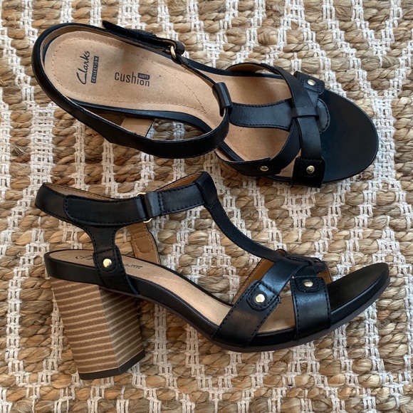 clarks black heeled sandals